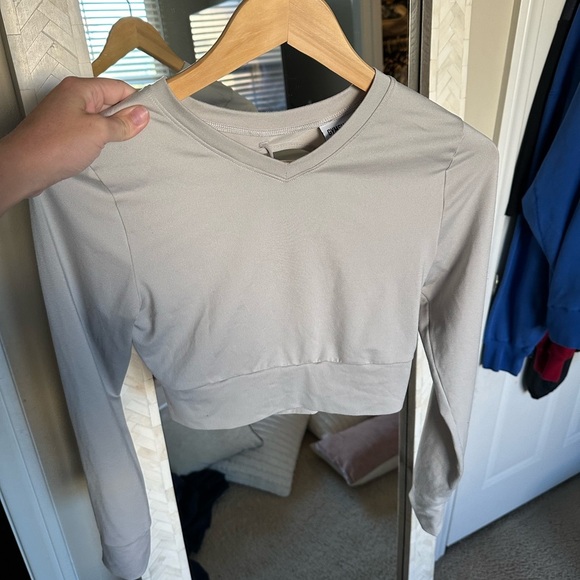 Gymshark Light Gray Open Back Long Sleeve Workout Shirt - Picture 2 of 8